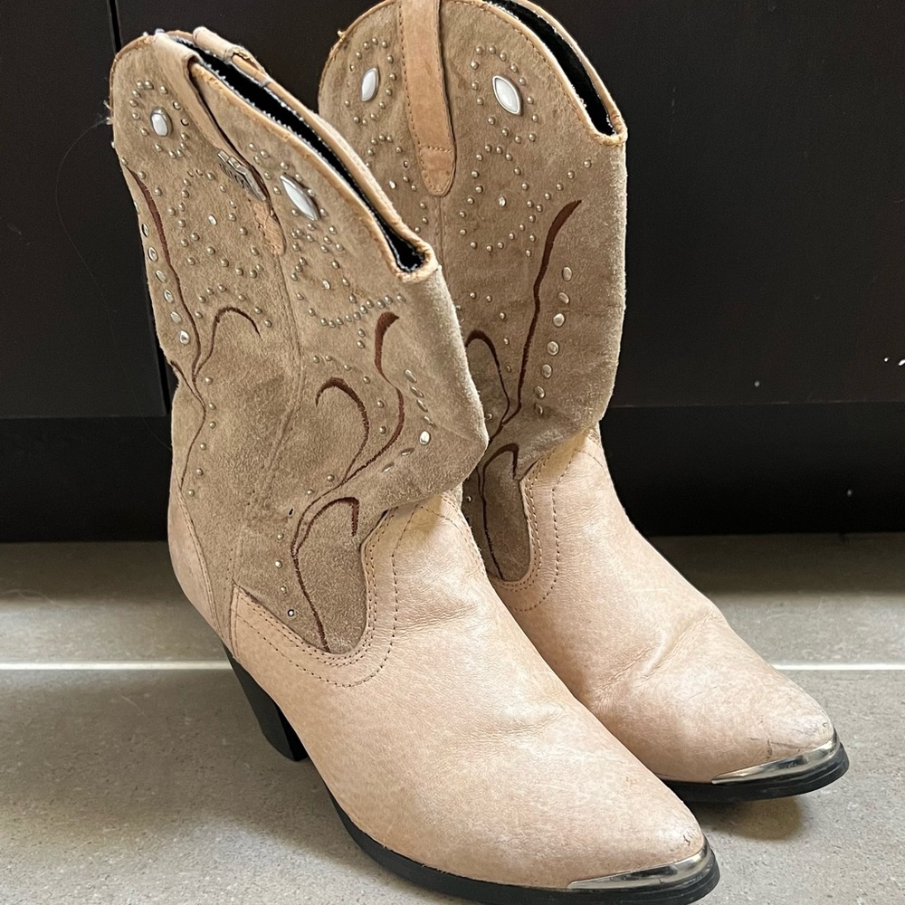 Cream cowgirl boots Dingo